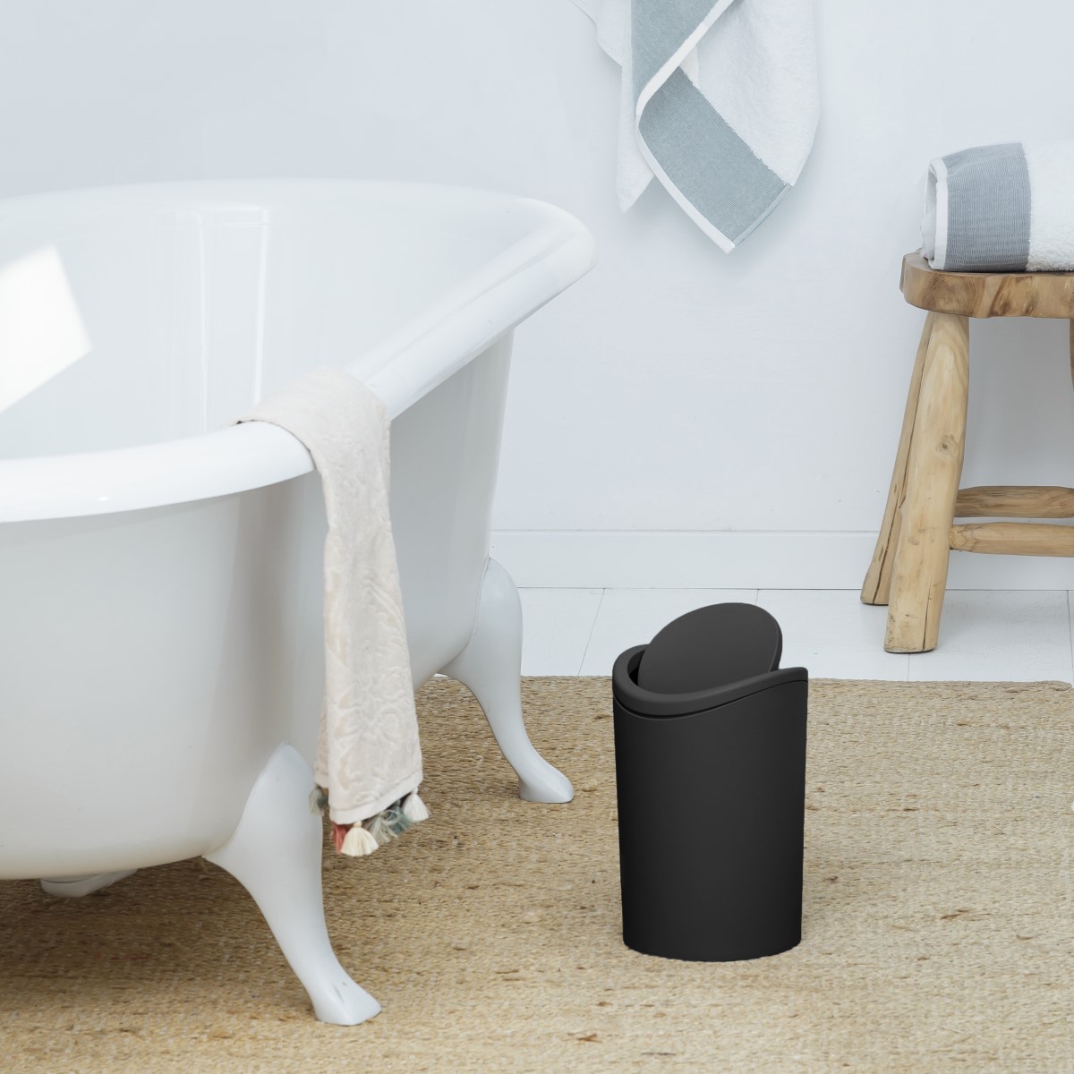 Papelera baño con tapa basculante